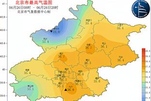 马内日前第一次参观自己收购的法国第四级球队，与球员们交流